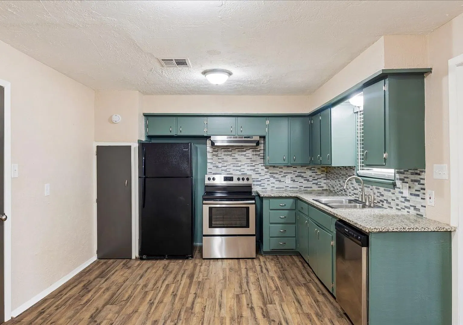 Beautifully Renovated 4 Bedroom, 1 1/2 Bath Home — Photo 3