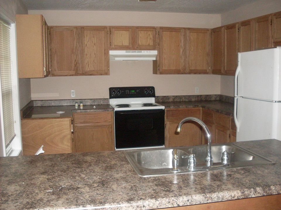 2nd image of 28 Nelson Manor Dr