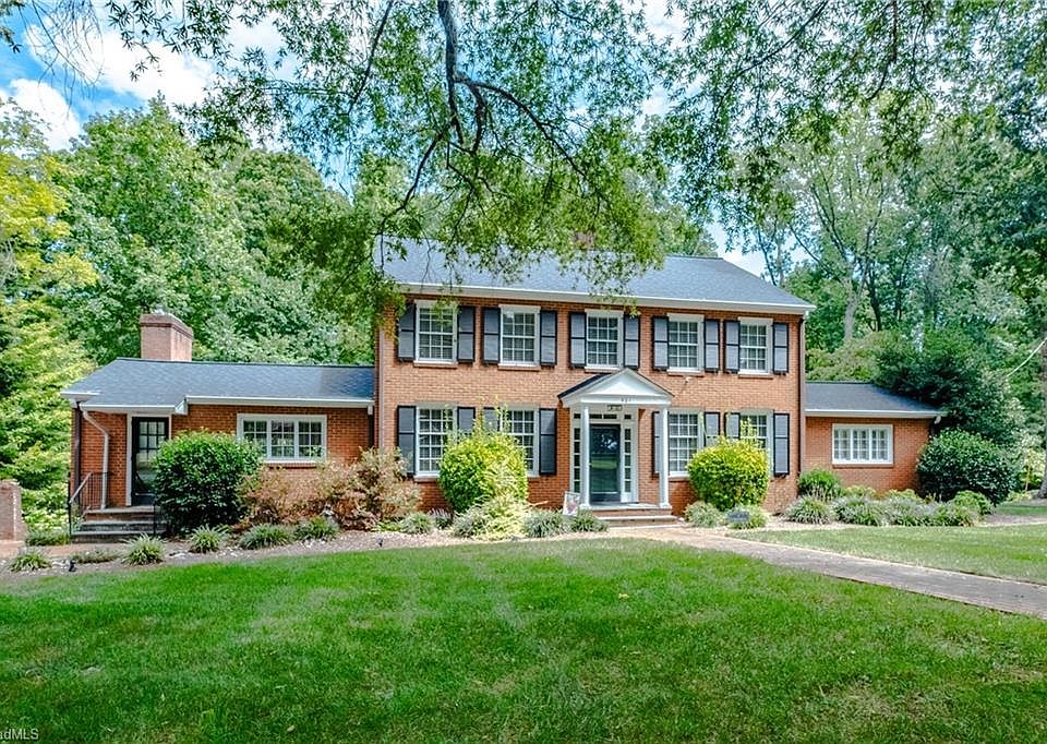 1st image of 901 Woodlawn Dr