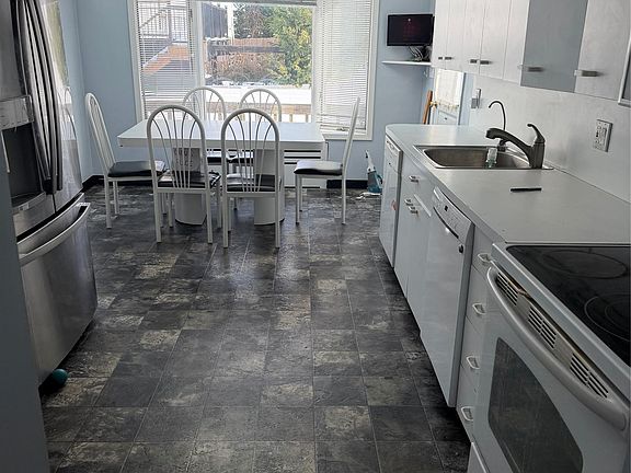 3rd image of 575 Rica Lane