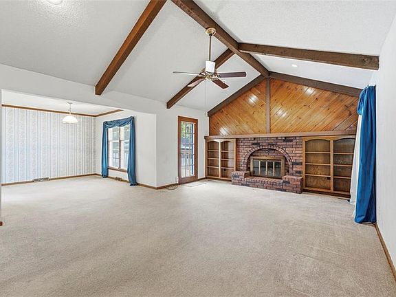 5th image of 105 SE Colony Dr