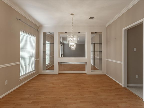 3rd image of 6519 Oakburl Ct