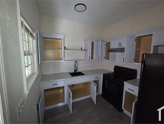 541 Woodbine St — Photo 17