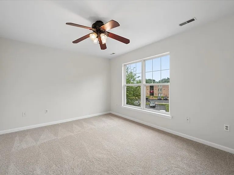 442 Blossom Ln — Photo 15