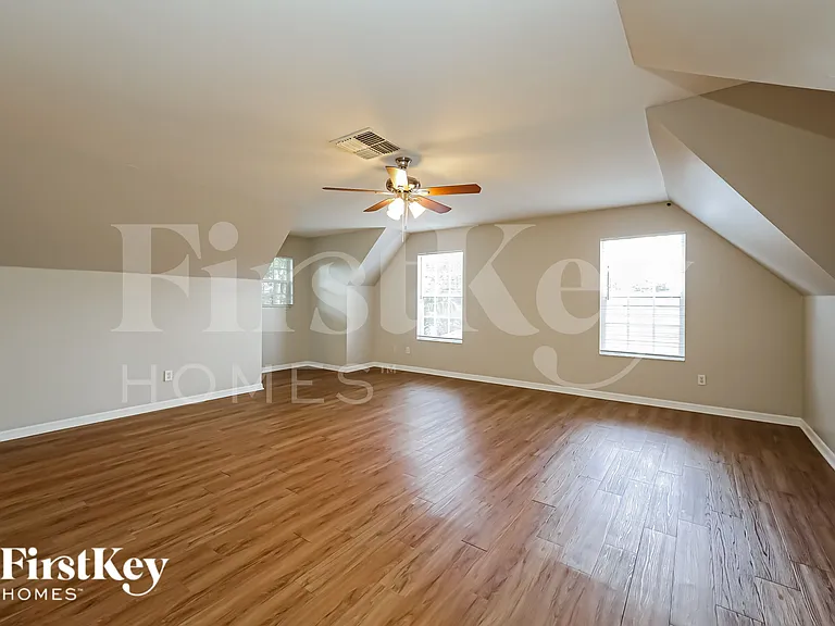 9264 Cypress Dr N — Photo 9