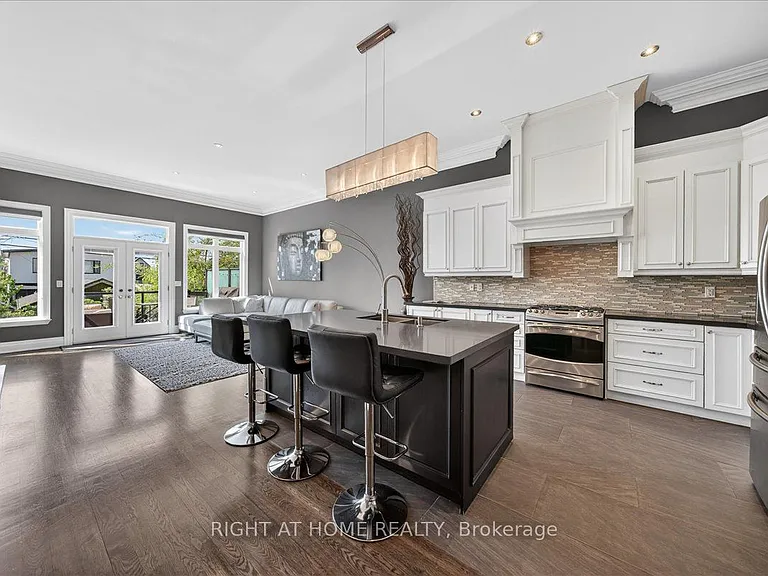 91B Evans Ave — Photo 7