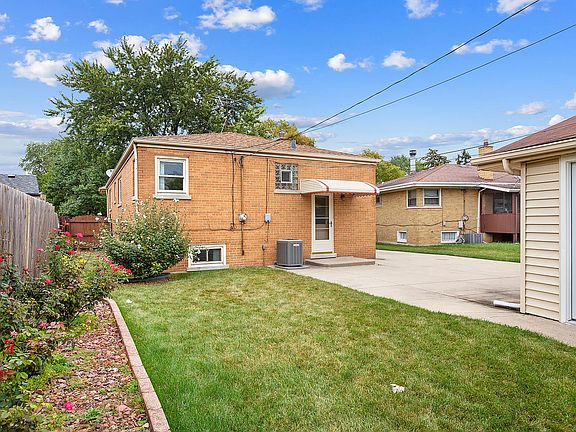 3rd image of 10016 S Kilbourn Ave