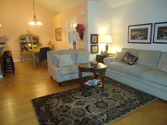 2nd image of 722 Lambton Cir E