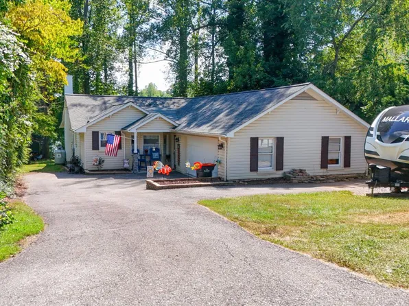 2070 Timberlake Dr, Lynchburg, VA 24502