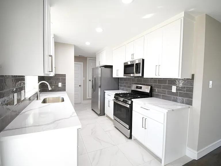 1422 Addington St — Photo 5