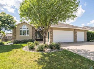 5201 S Ash Grove Ave, Sioux Falls, SD 57108