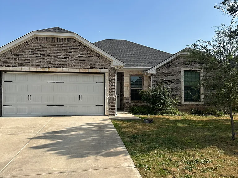 2203 Navasota St — Photo 32