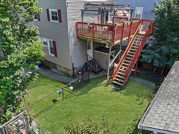4th image of 131 Foster St