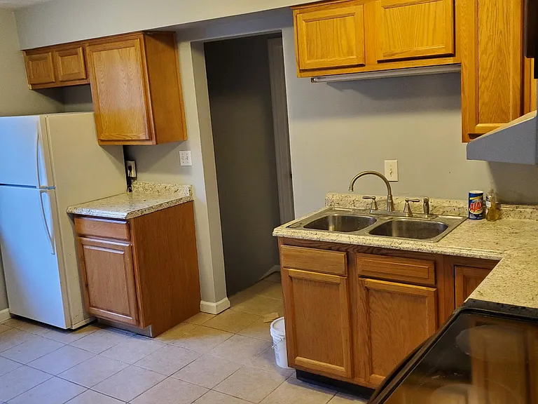 398 S Napoleon Ave — Photo 8