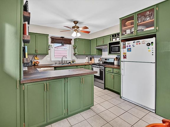 3rd image of 929 Ring St