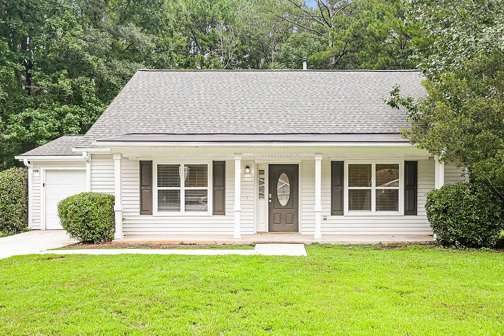 4 bed, 2.0 bath, 1584 sqft, $1,815 — Photo 1
