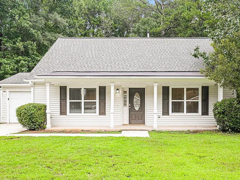 1612 Picadilly Ct NE — Photo 1