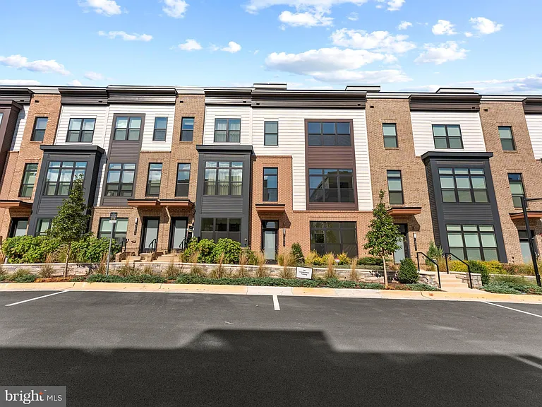 2015 Tysons Ridgeline Rd — Photo 33