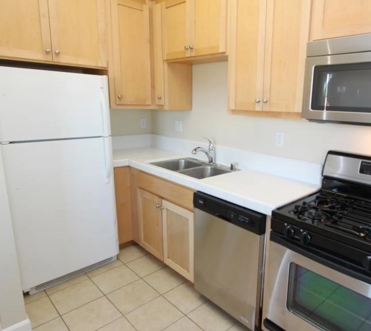 2042-2040 Northfield Dr — Photo 3