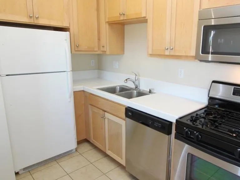2042-2040 Northfield Dr — Photo 3
