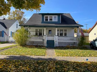 2406 Fitzhugh St, Bay City, MI 48708