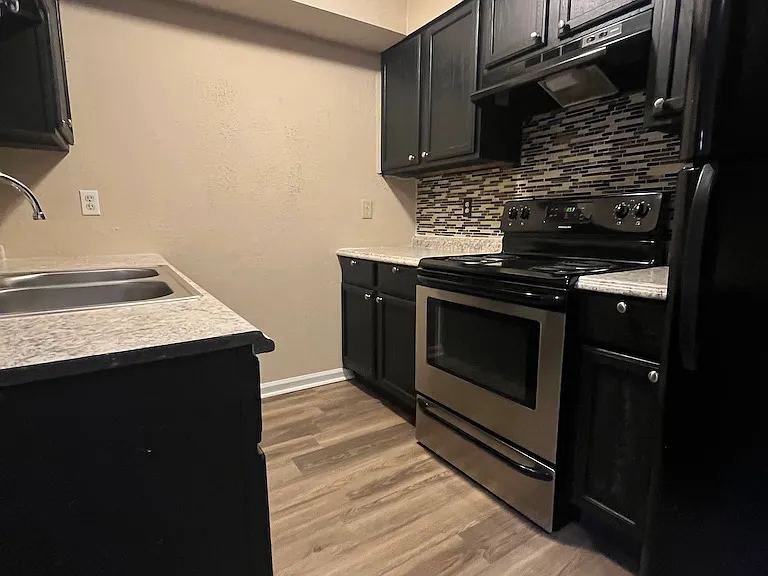 433 Homestead St #B — Photo 5
