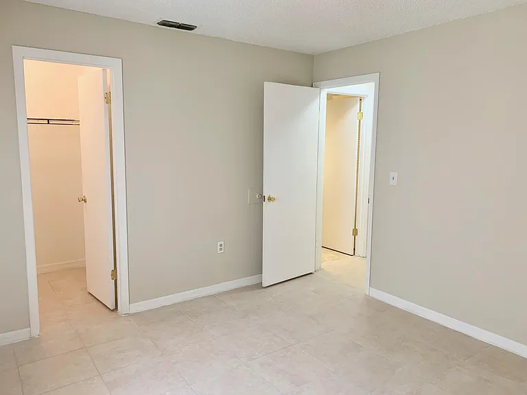 1611 Crystal Park Cir #1611 — Photo 2