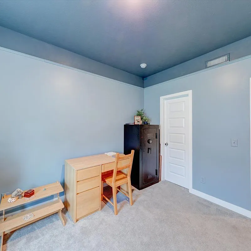 33 Hollister Way — Photo 4