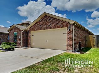 816 Painted Bison Dr, La Marque, TX 77568