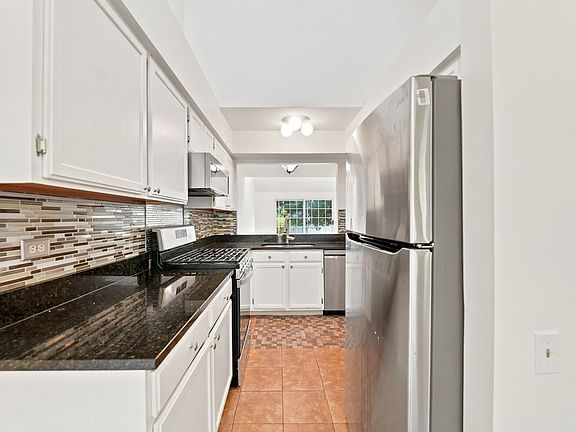 5th image of 419 Orleans Ave