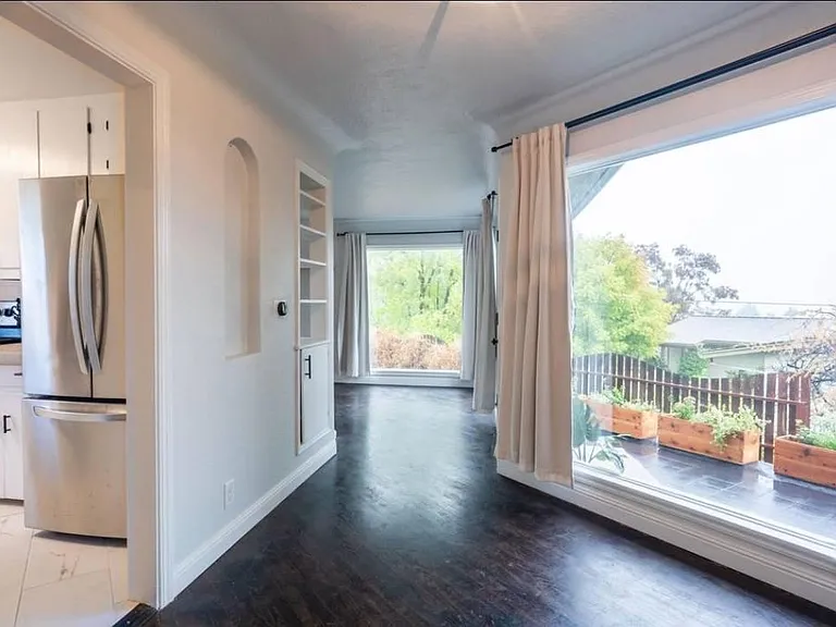 2250 Alameda Ave — Photo 11