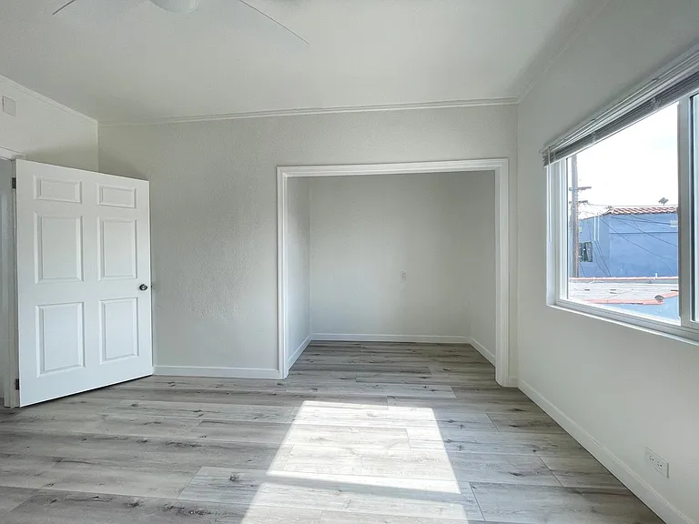 1565 S. Hobart Blvd — Photo 24