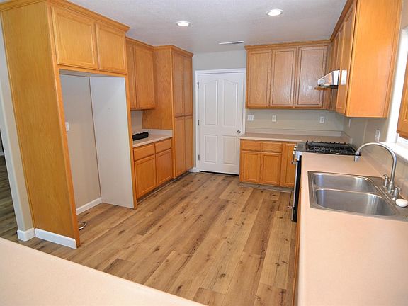 5th image of 13358 Bentley St