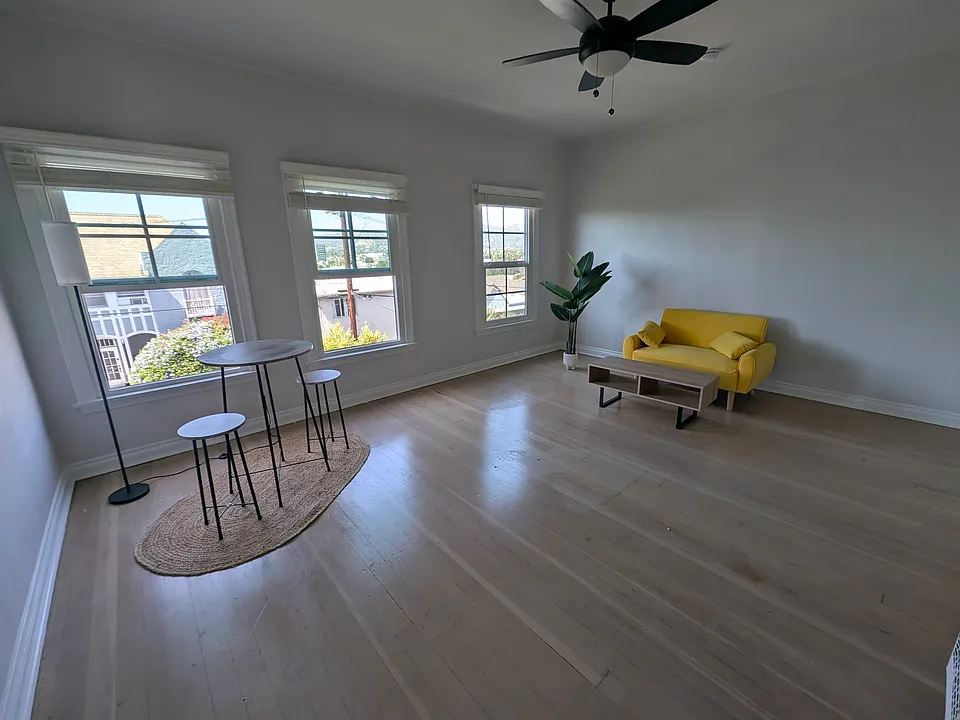 1032 Sanborn Ave #201