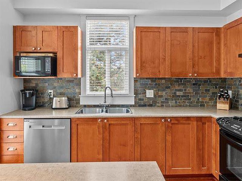 Surrey Townhouse for rent - 4 Bedrooms — photo 12