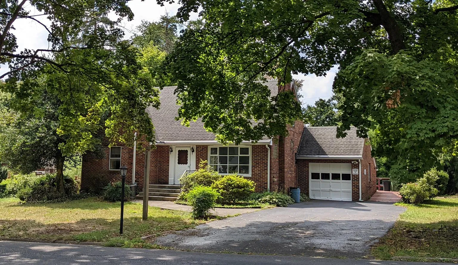 4 bed, 2.5 bath, 2238 sqft, $2,295 — Photo 1