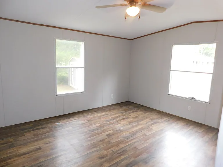 22540 Henry St — Photo 11