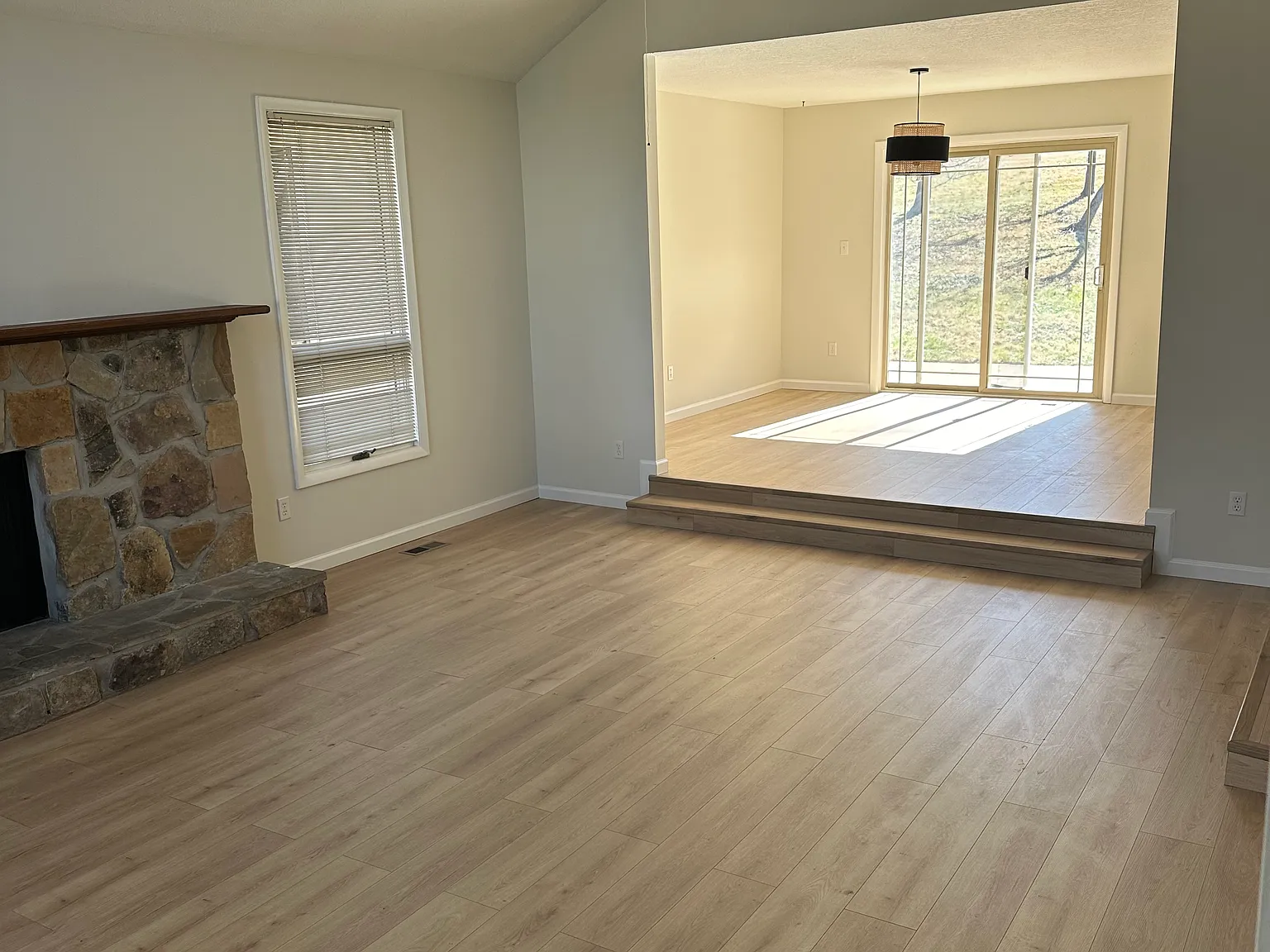 3 bed, 2421 sqft, $3,100 — Photo 4
