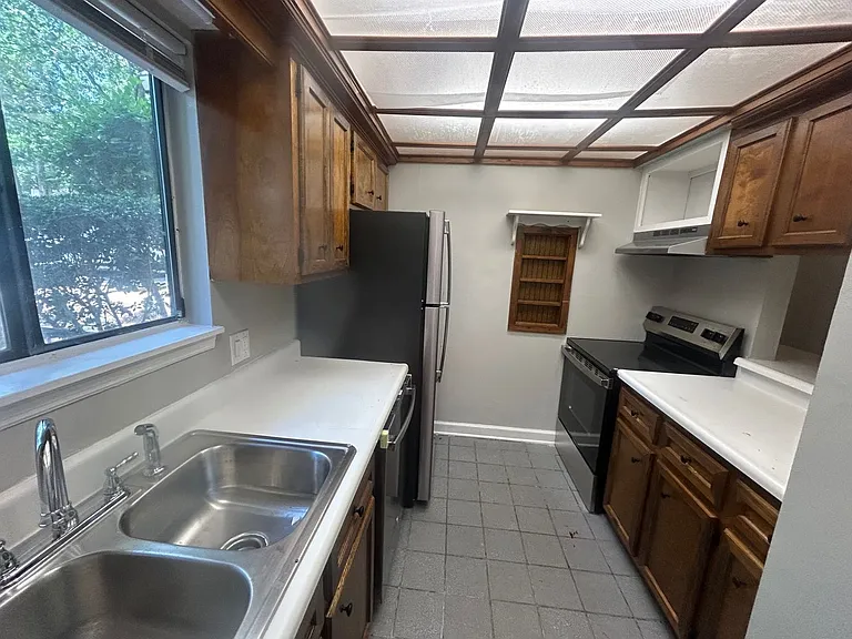 240-10 Jamil Rd — Photo 6