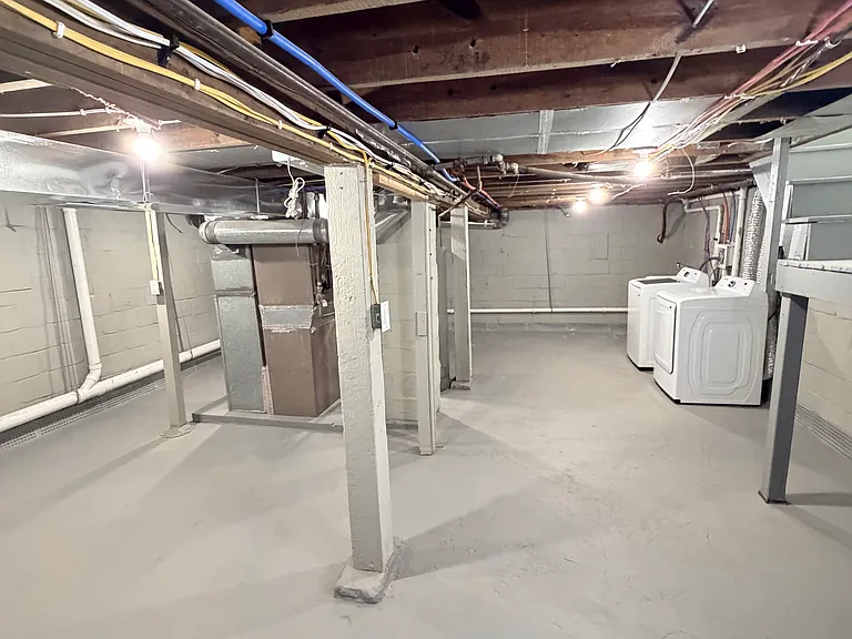 2702 Lancaster Ave — Photo 23