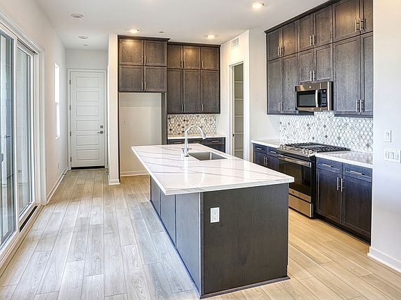Homesite 1 Kitchen