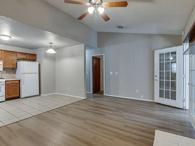 12316 SW 14th St — Photo 10