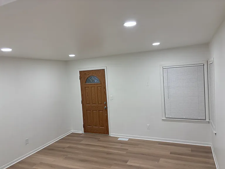 2120 Emmons Ave — Photo 9