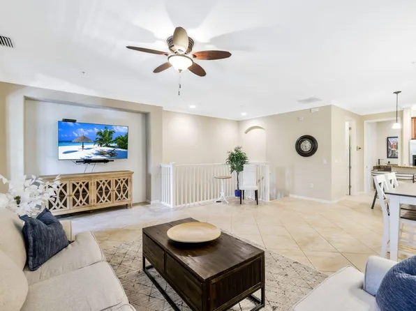 8964 Malibu St #1102, Naples, FL 34113