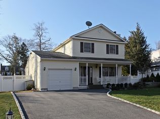 24 Triton Rd, Rocky Point, NY 11778