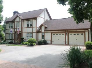 1001 Plantation Dr, Lenoir, NC 28645