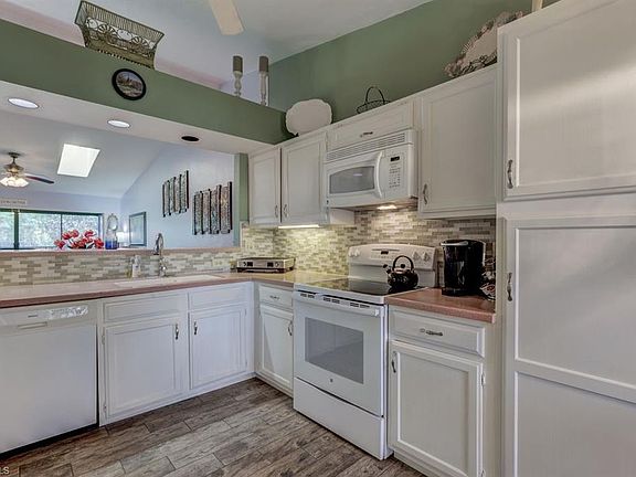 3rd image of 5319 Fox Hollow Dr #408