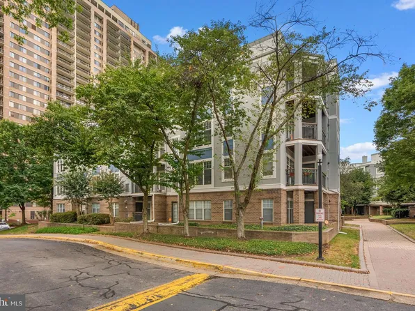 5575 Seminary Rd APT 102, Falls Church, VA 22041