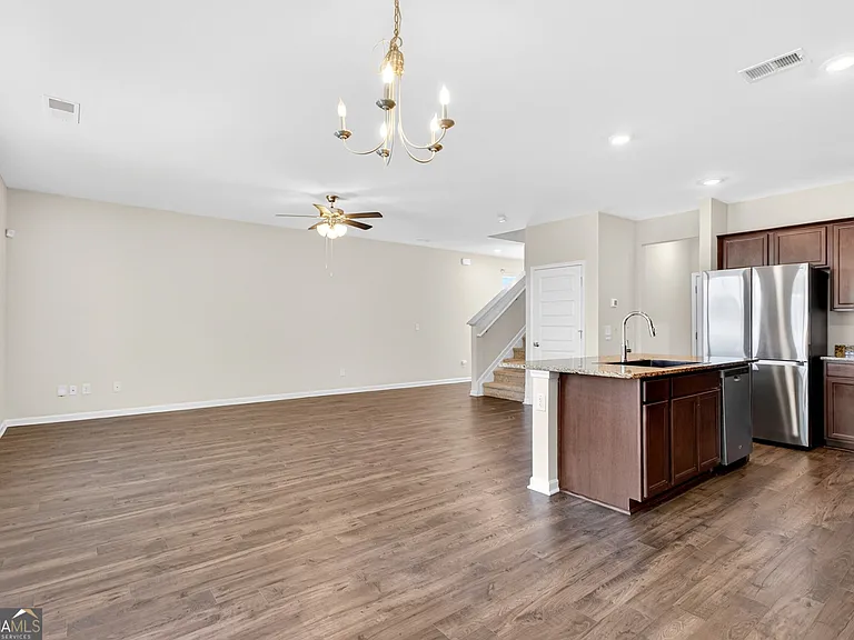 122 Silver Birch Pass — Photo 12