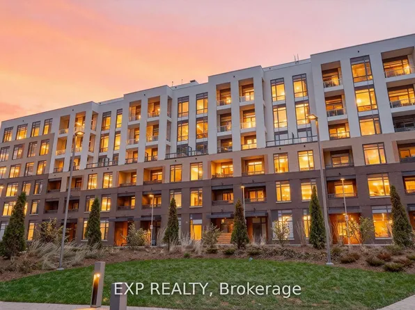 8 Beverley Glen Blvd, Vaughan, ON